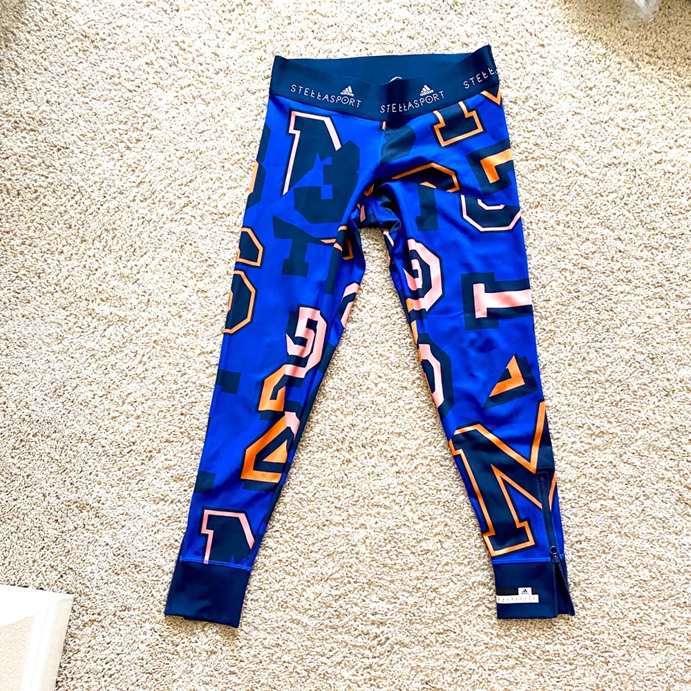 Addidas tights, in a used like new condition!